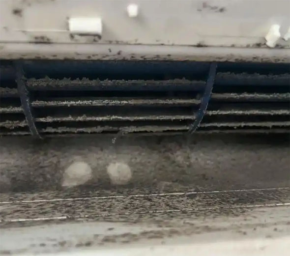 托里空调吹的风有股烧焦味是怎么回事